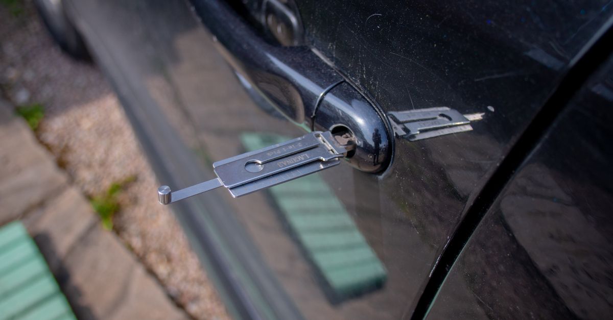 How Much Should a Locksmith Cost Per Hour in Helotes, TX? — Expert Locksmith Pros