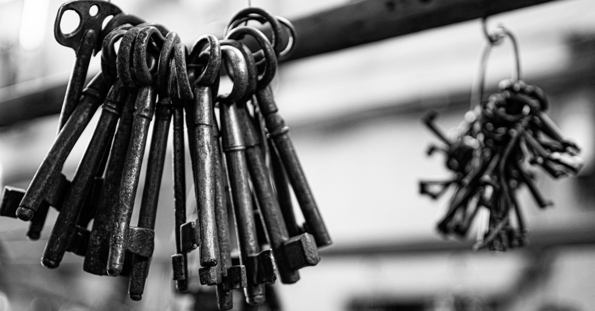 locksmith service technician — Expert Locksmith Pros