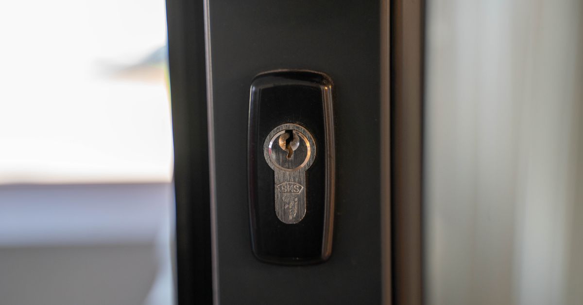 locksmith service technician — Expert Locksmith Pros