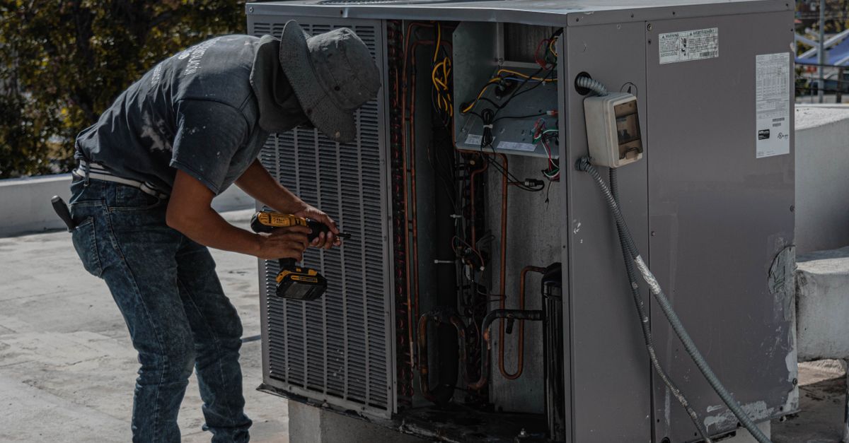 locksmith service technician — Expert Locksmith Pros