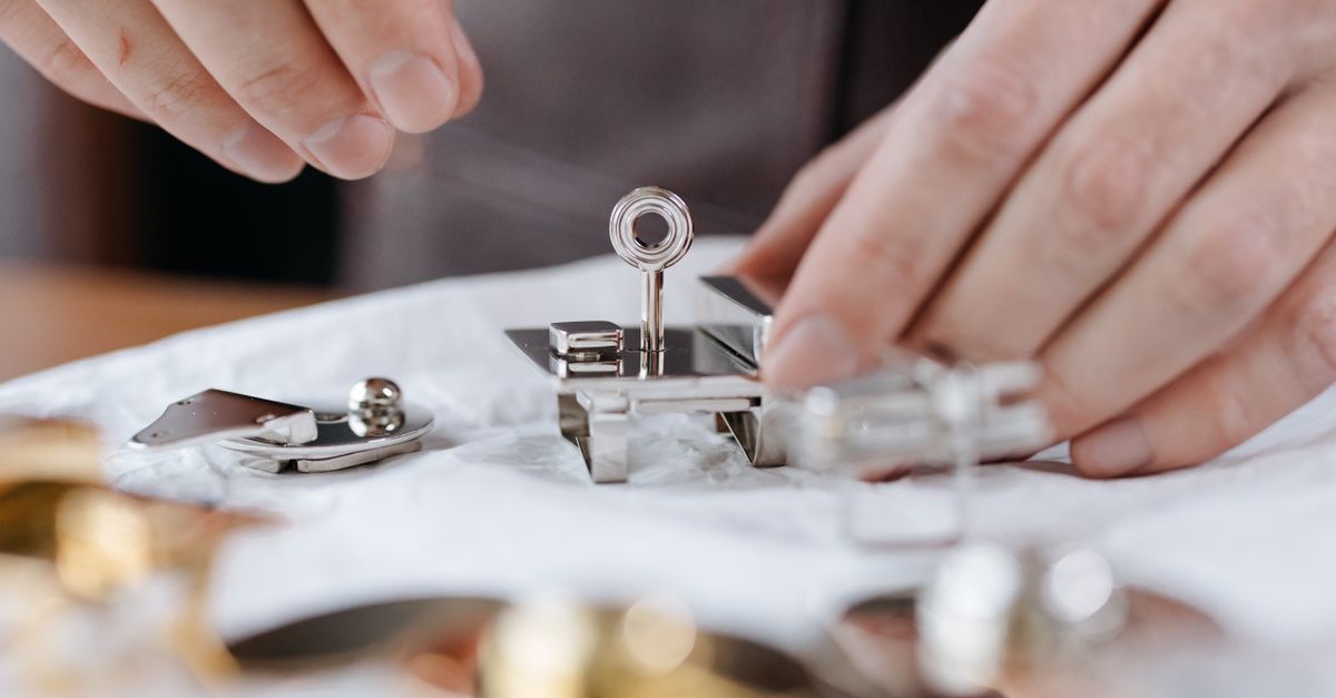 key maker professional — Expert Locksmith Pros